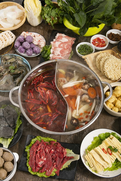 舌尖上的沸騰藝術(shù) 火鍋與飲品的視覺盛宴